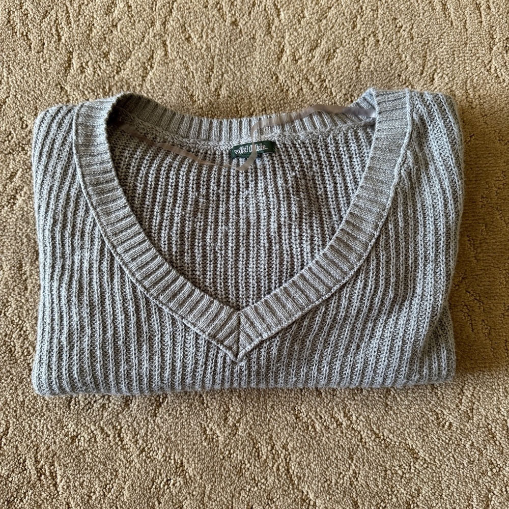 Gray V-Neck Ribbed Sweater - Picture 3 of 3